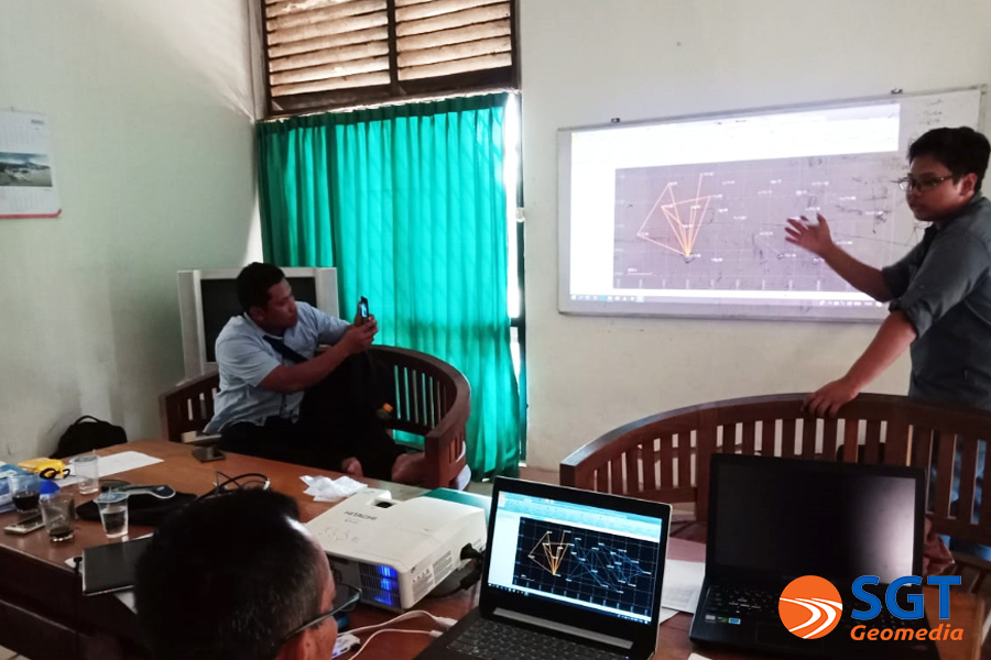 Training GPS Geodetik bersama tim GCP Perhutani